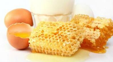 Egg and honey mask to rejuvenate facial skin.
